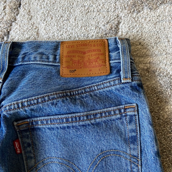 Levi's // Slightly Distressed 501 Jeans // Size 25 - Picture 12 of 12